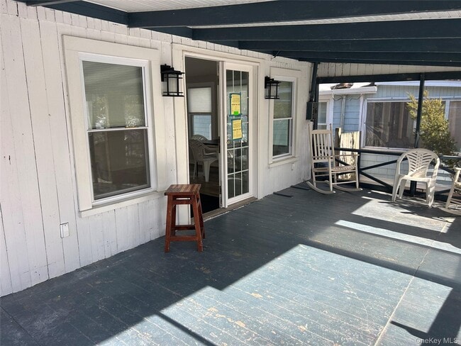 Building Photo - 7 Cedar Ave