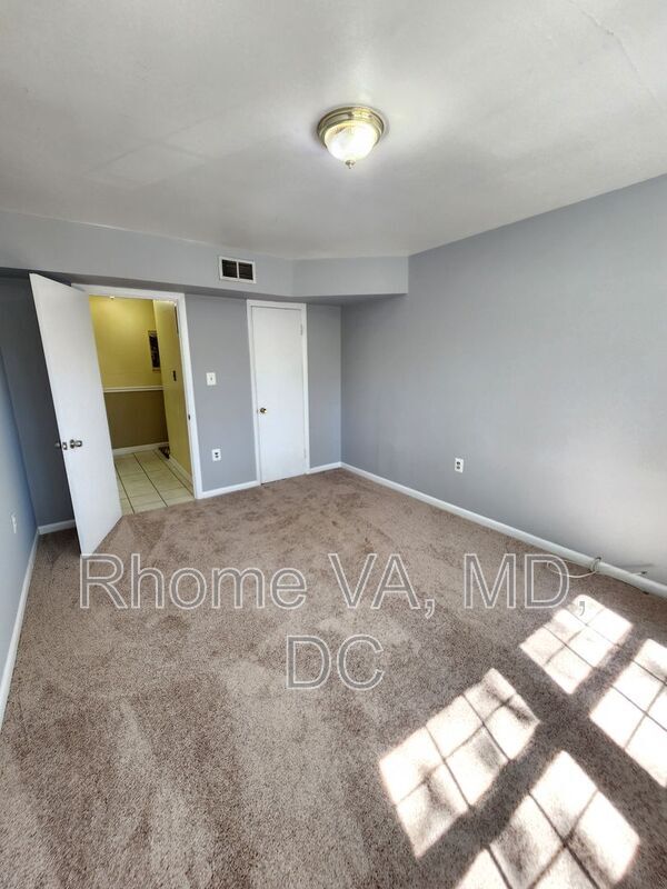Building Photo - 9473 Fairfax Blvd