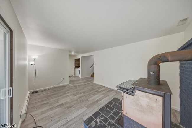 Building Photo - 15 Karen Rd