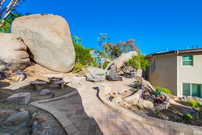 Building Photo - 28548 Meadow Glen Way W