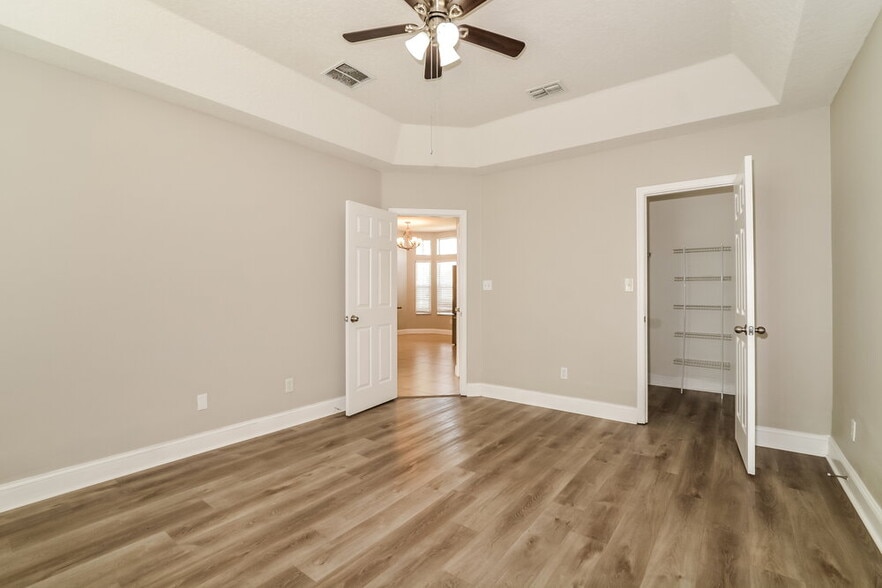 Building Photo - 717 Modena St