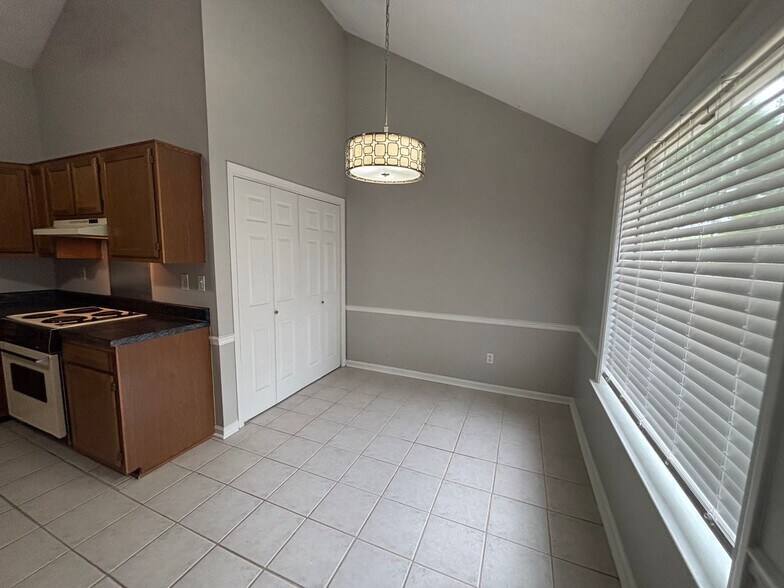 Building Photo - 2573 Laurelcrest Dr