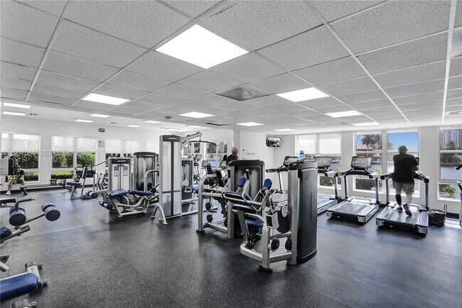 Building Photo - 19101 NE 36th Pl