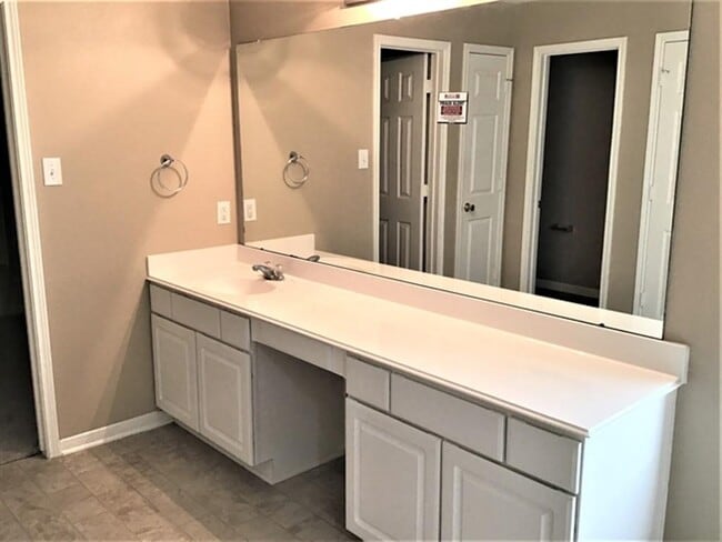 Building Photo - 16843 Blackberry Lily Ln