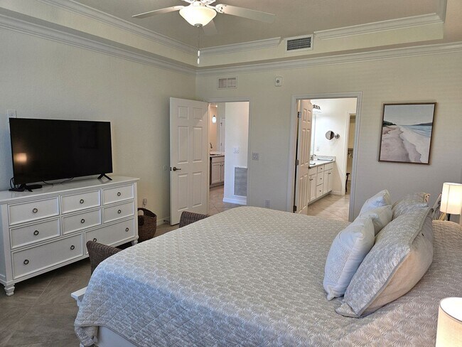 Building Photo - Seasonal Short-Term Sought after Sarasota National (Social Membership) with resort like Amenities!