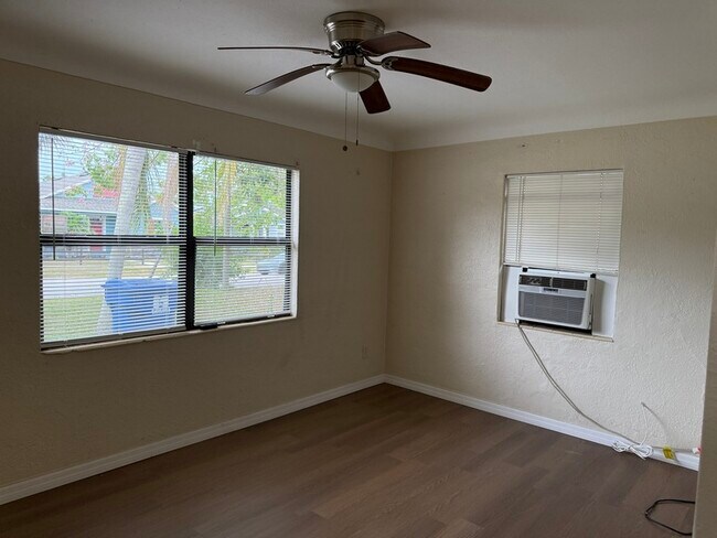 Building Photo - 1020 Queen St N