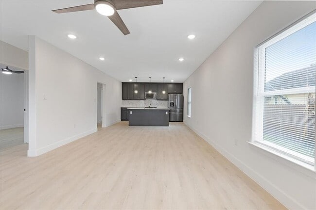 Building Photo - 6609 Avenue Q