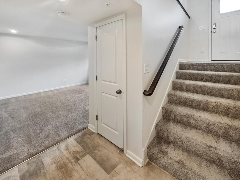 Building Photo - 6964 Huckleberry Dr