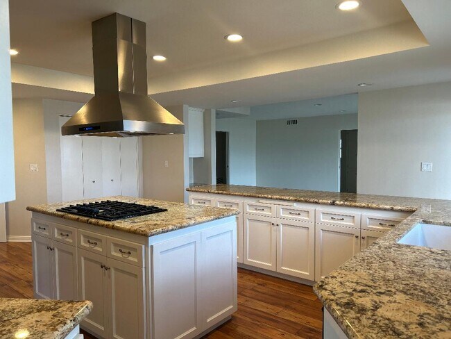 Kitchen with Gas cooktop - 14687 Deervale Pl
