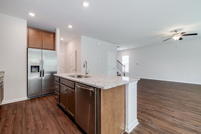 Building Photo - 4 bed, 2.5 bathroom spacious home in Pooler!