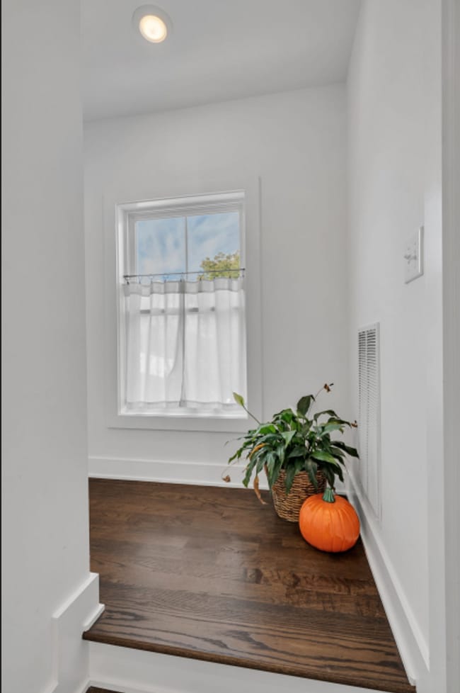 Building Photo - Newly built 3bedroom/2.5 bath home in Sylvan Park