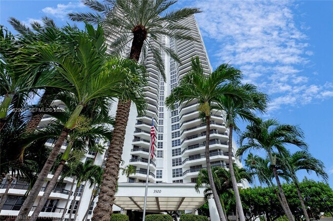 Building Photo - 3500 Mystic Pointe Dr