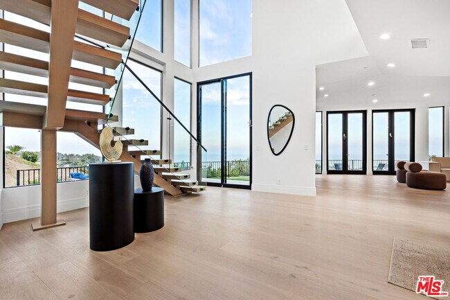 Building Photo - 6380 Meadows Ct