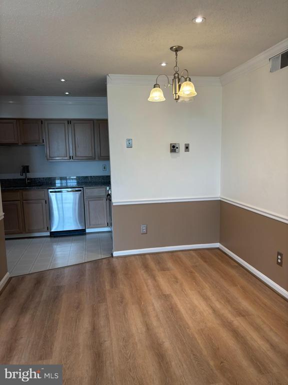 Building Photo - 3115 Patrick Henry Dr