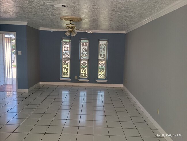 Building Photo - 2722 Lower Valley Dr