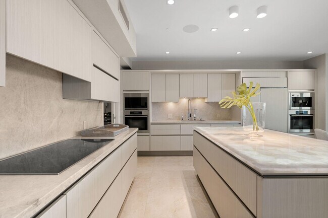 Building Photo - 101 S Fort Lauderdale Beach Blvd