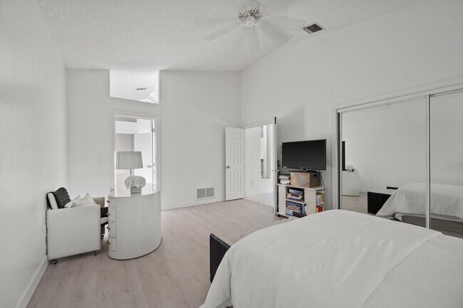 Building Photo - 2587 Muir Cir