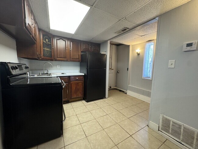Building Photo - "Your Own Little Hideaway" — Private 2 Bed Home with Balcony & Yard