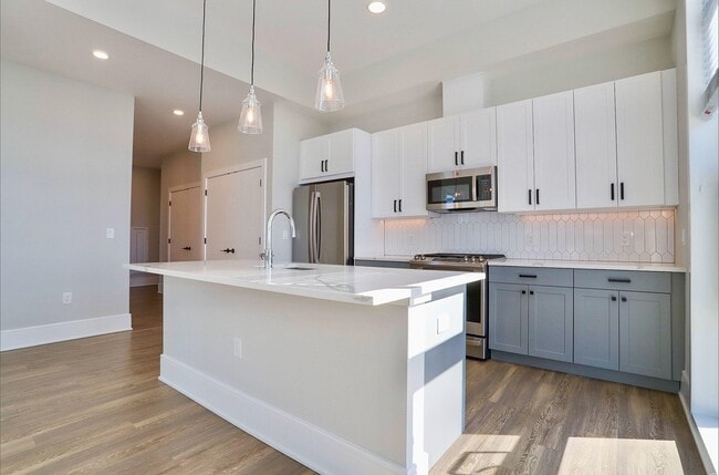 Building Photo - 32 Oakland Ave