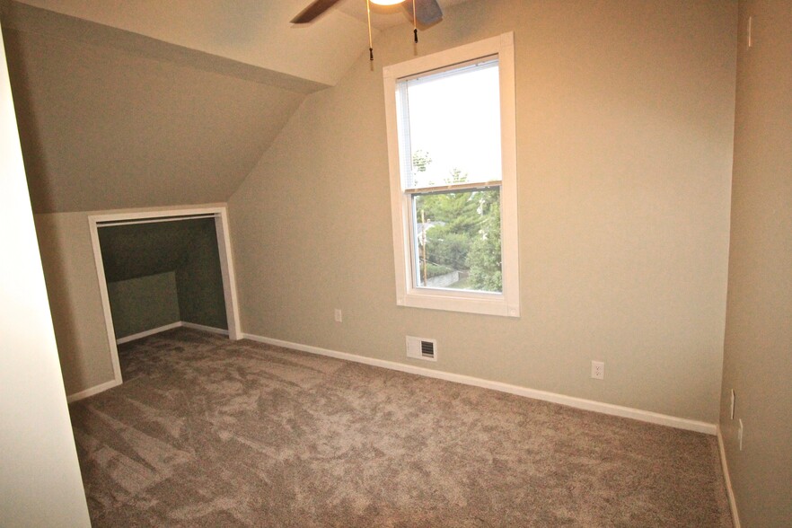 Bedroom #3, with high ceiling and ceiling fan, and spacious closet area - 4536 Leo Street