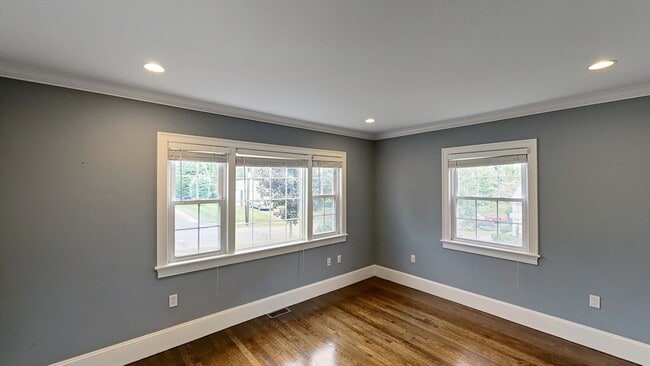 Building Photo - 78 Nahanton Ave