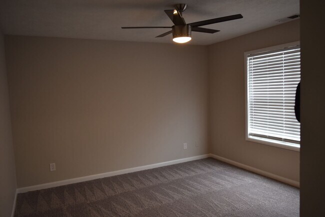 Building Photo - 668 Bartons Landing Pl