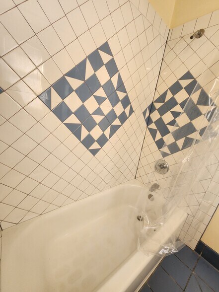 Building Photo - 1450 W 220th St