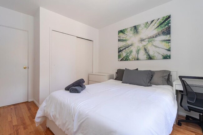 Building Photo - 306-318-318 E 96th St