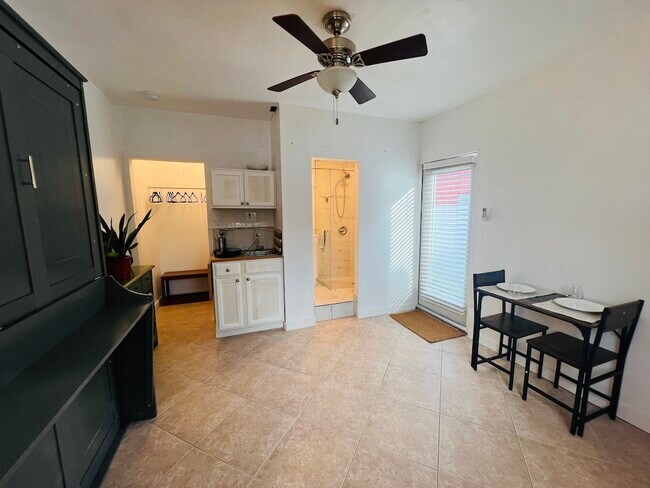 Building Photo - 11400 NE 13th Ave