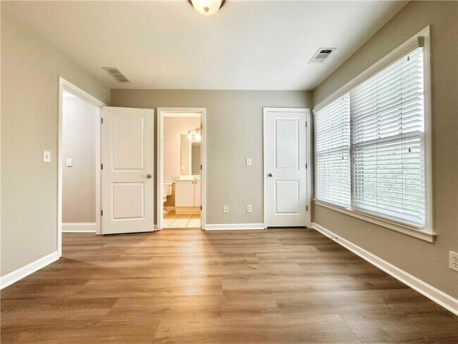 Building Photo - 1541 Gilstrap Ln NW