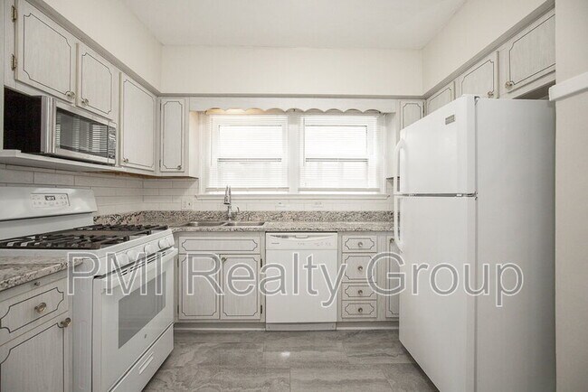 Building Photo - 2129 Coventry Rd