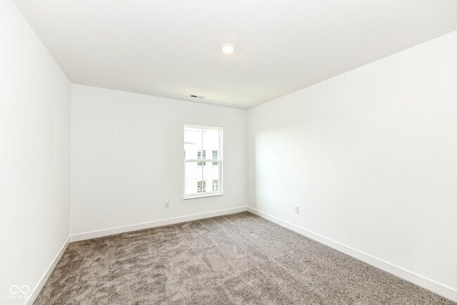Building Photo - 9312 Clarendon Dr