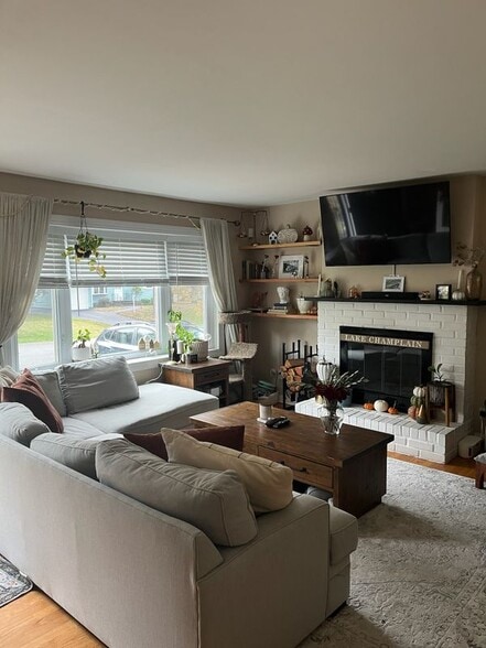 Building Photo - 15 Alvina Blvd