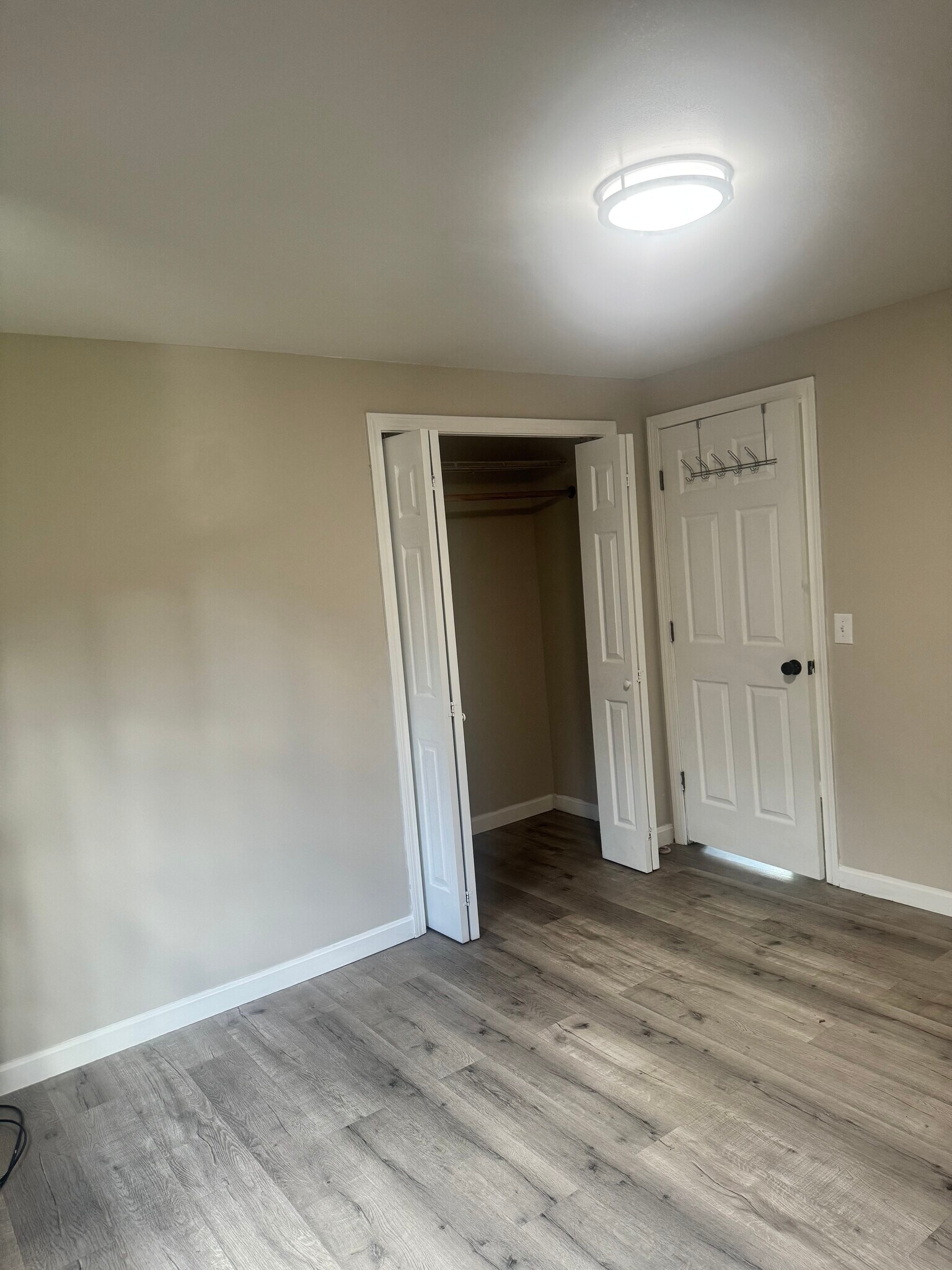 Building Photo - 56 Hyacinth St