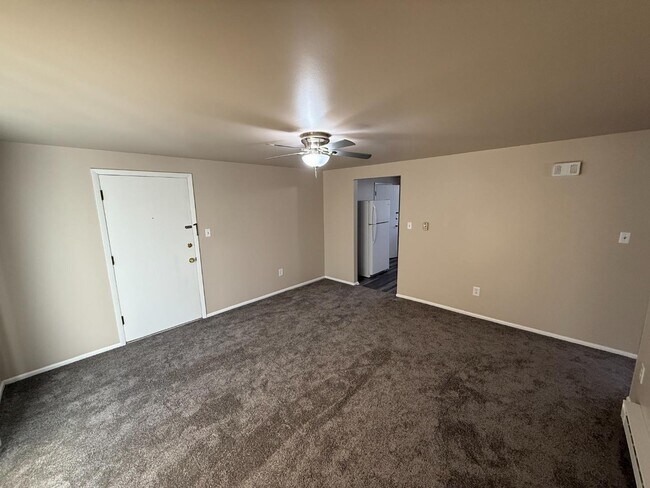 Building Photo - 591 Coyne St