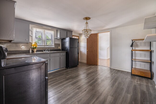 Building Photo - 436 Sedgewick Ave