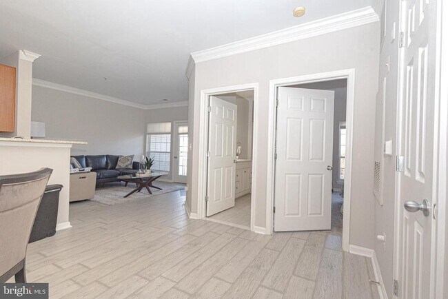 Building Photo - 4854 Eisenhower Ave