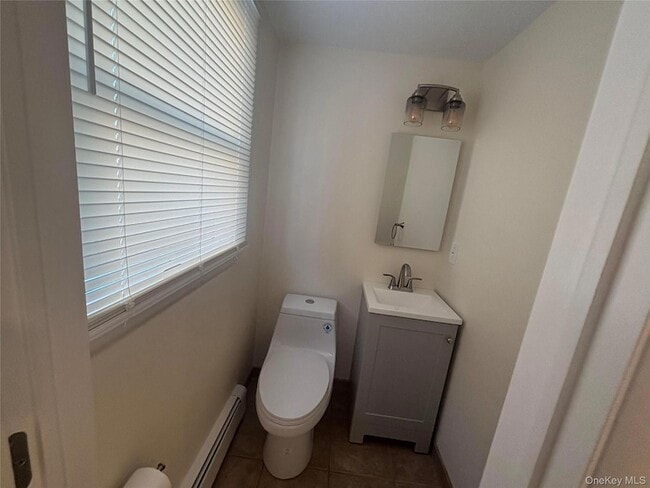 Building Photo - 215 E Lakewood St