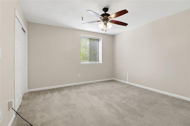 Building Photo - 300 Johnson Ferry Rd