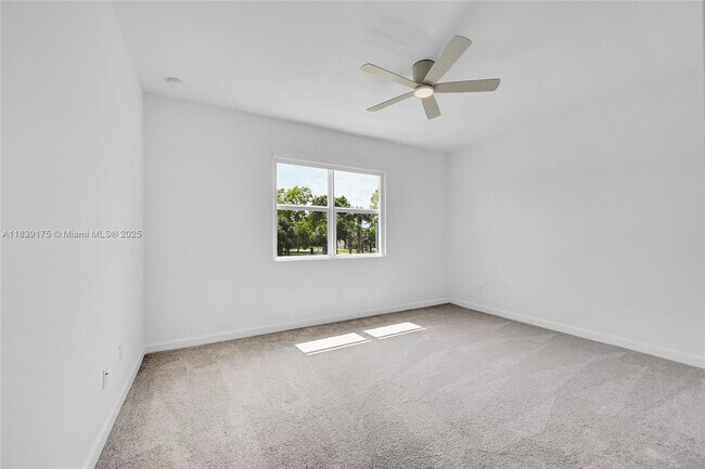 Building Photo - 4548 Hollister Ave