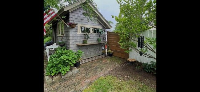 Building Photo - 12 Clark St