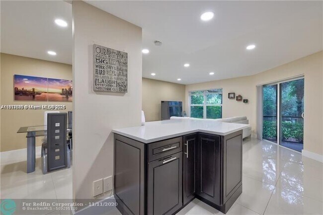 Building Photo - 3100 Riverside Dr