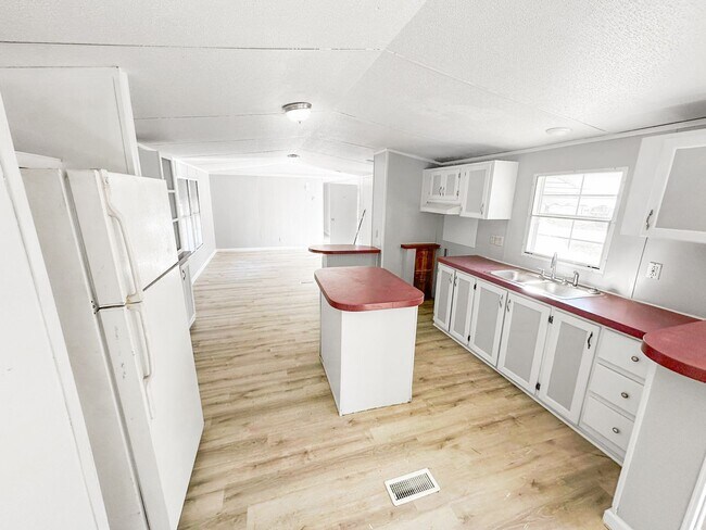 Building Photo - Palmetto Woods – Spacious 3 Bed, 2 Bath Homes in Sumter, SC!