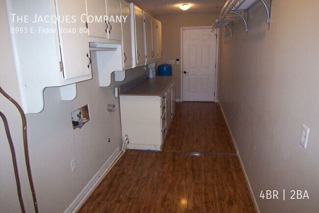 Building Photo - 8993 E Farm Rd 80