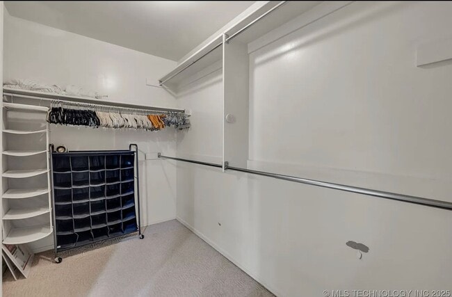 Building Photo - Gorgeous Condo in The Gated Community of The Timbers!