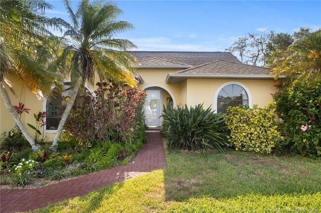 Building Photo - 2542 SW Kensington St