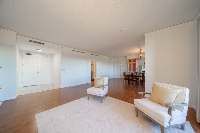 Building Photo - 1 Towers Park Ln