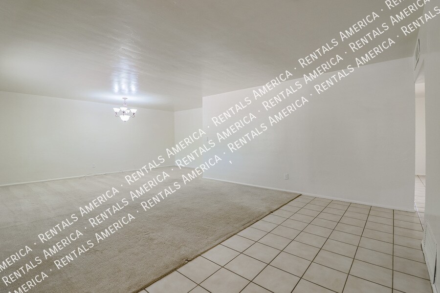 Building Photo - 4201 E Stanford Dr