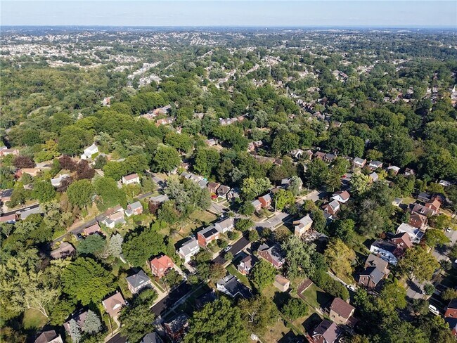 Building Photo - 261 Catalpa Pl