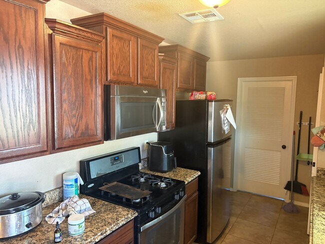 Building Photo - HOME FOR RENT IN ANTHONY TEXAS